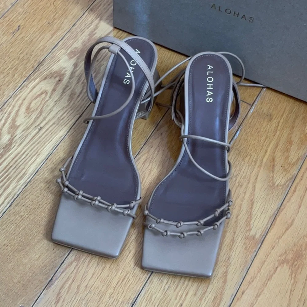 ALOHAS juniper Sandal in Camel, EU: Size 38